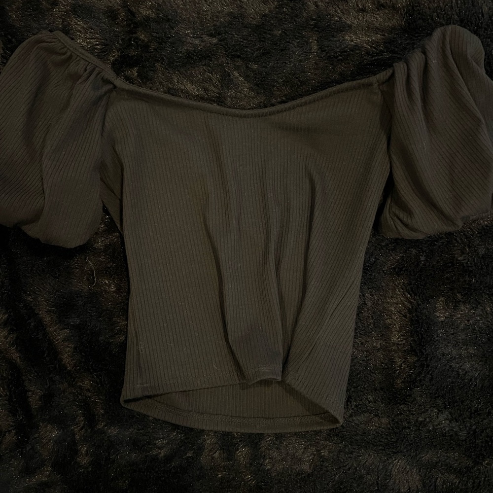 puffy sleeve off the shoulder crop top